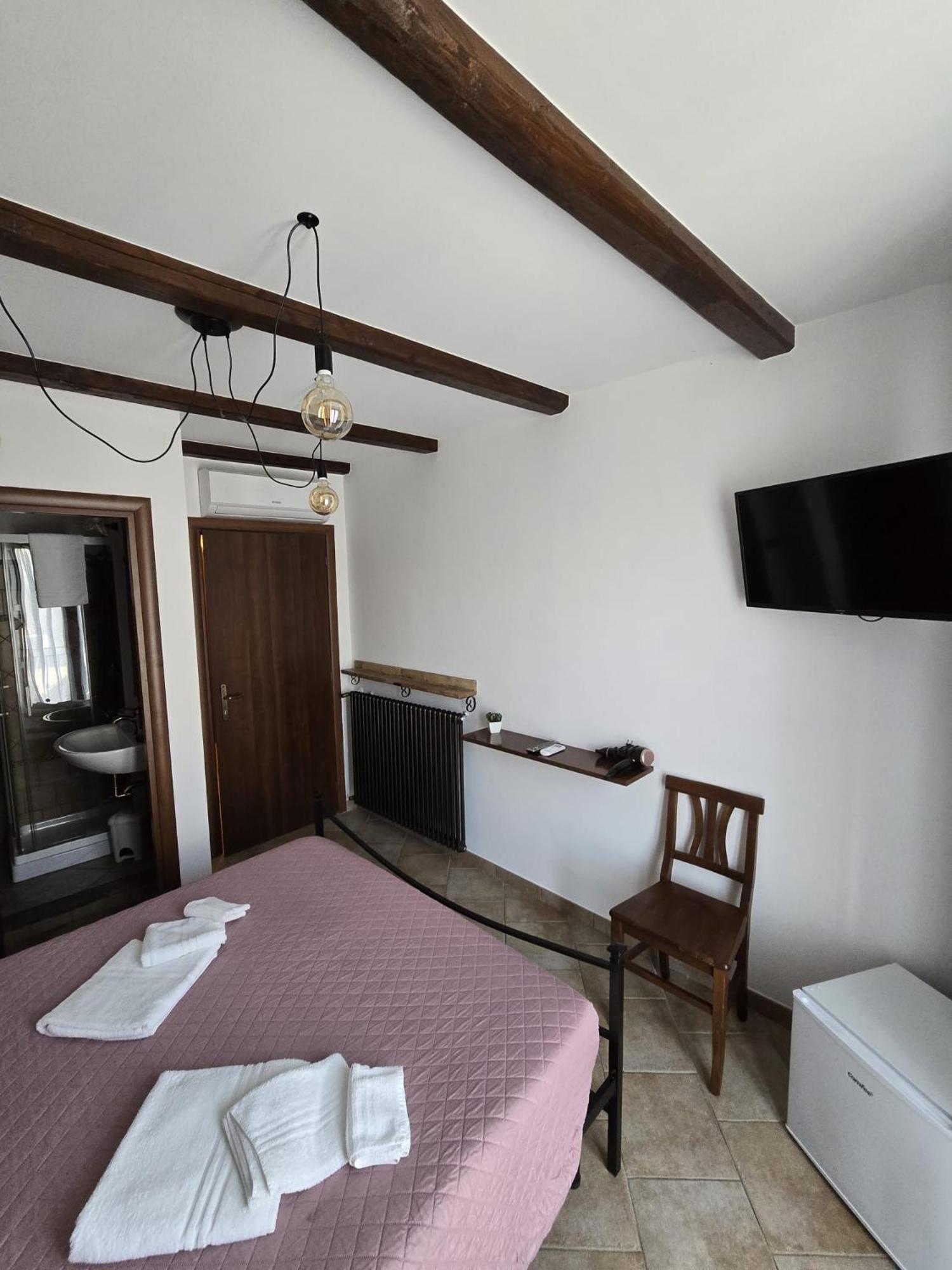 La Vie En Rose Bed & Breakfast Fondi Exterior photo